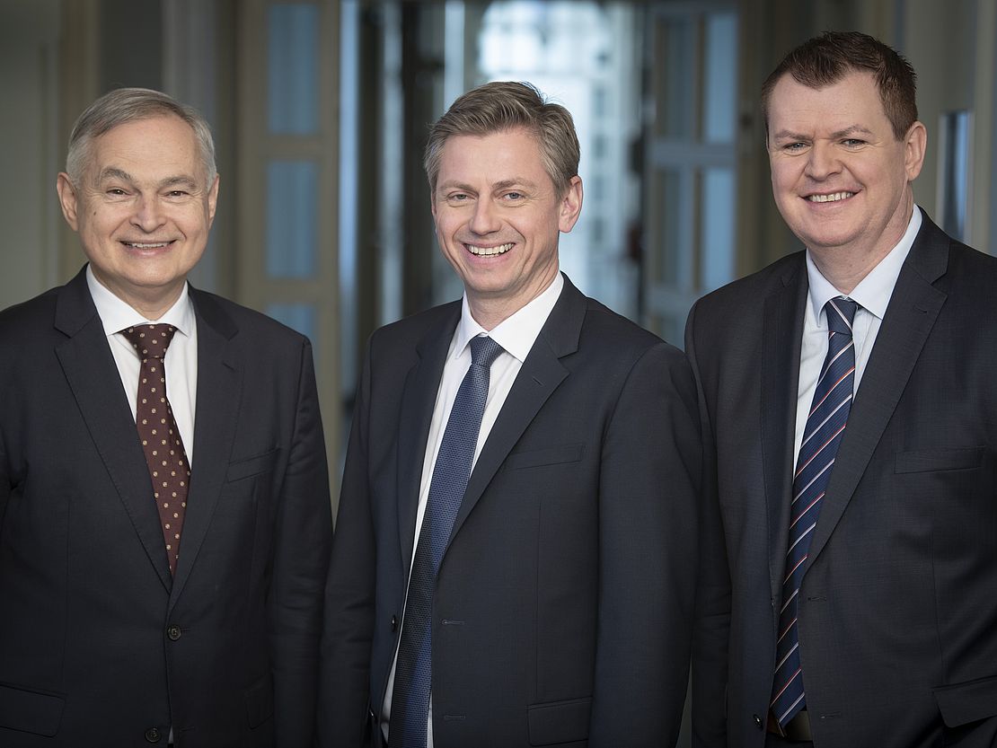 KAGes-VorstĂ€nde mit dem Direktor fĂŒr Technik und IT, Thomas Hofer.